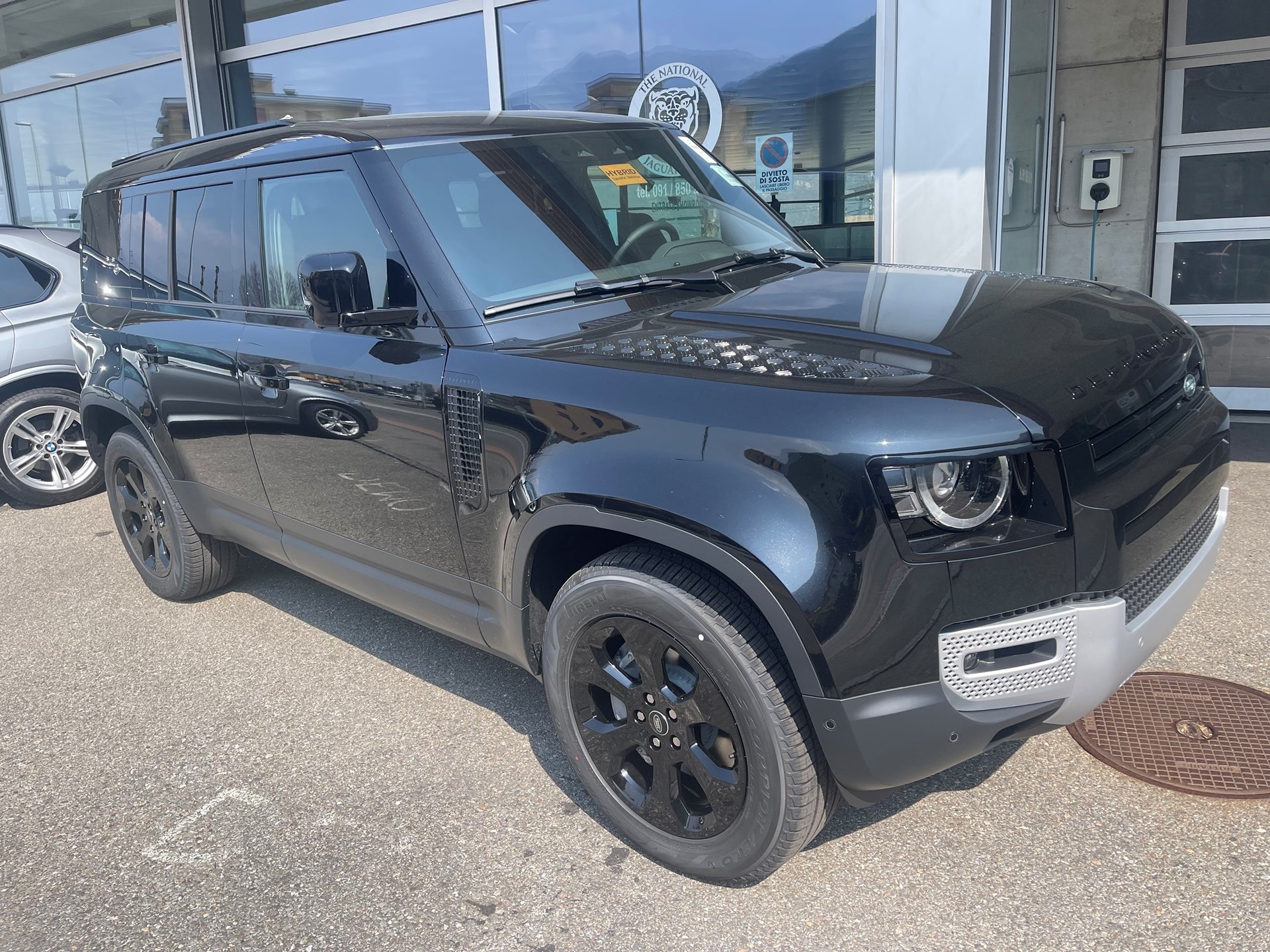 LAND ROVER Defender 110 P400e Si4 PHEV SE AT8 Kaufen