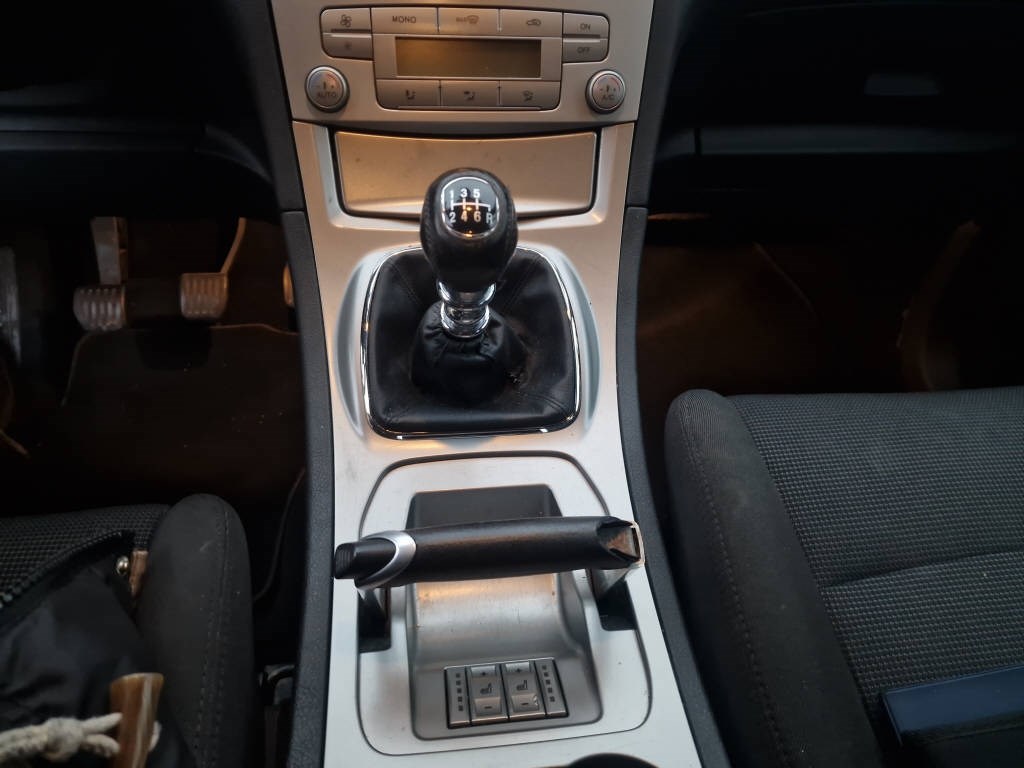 FORD S-Max 2.5i Turbo 20V Titanium S 7 Pl-image-10