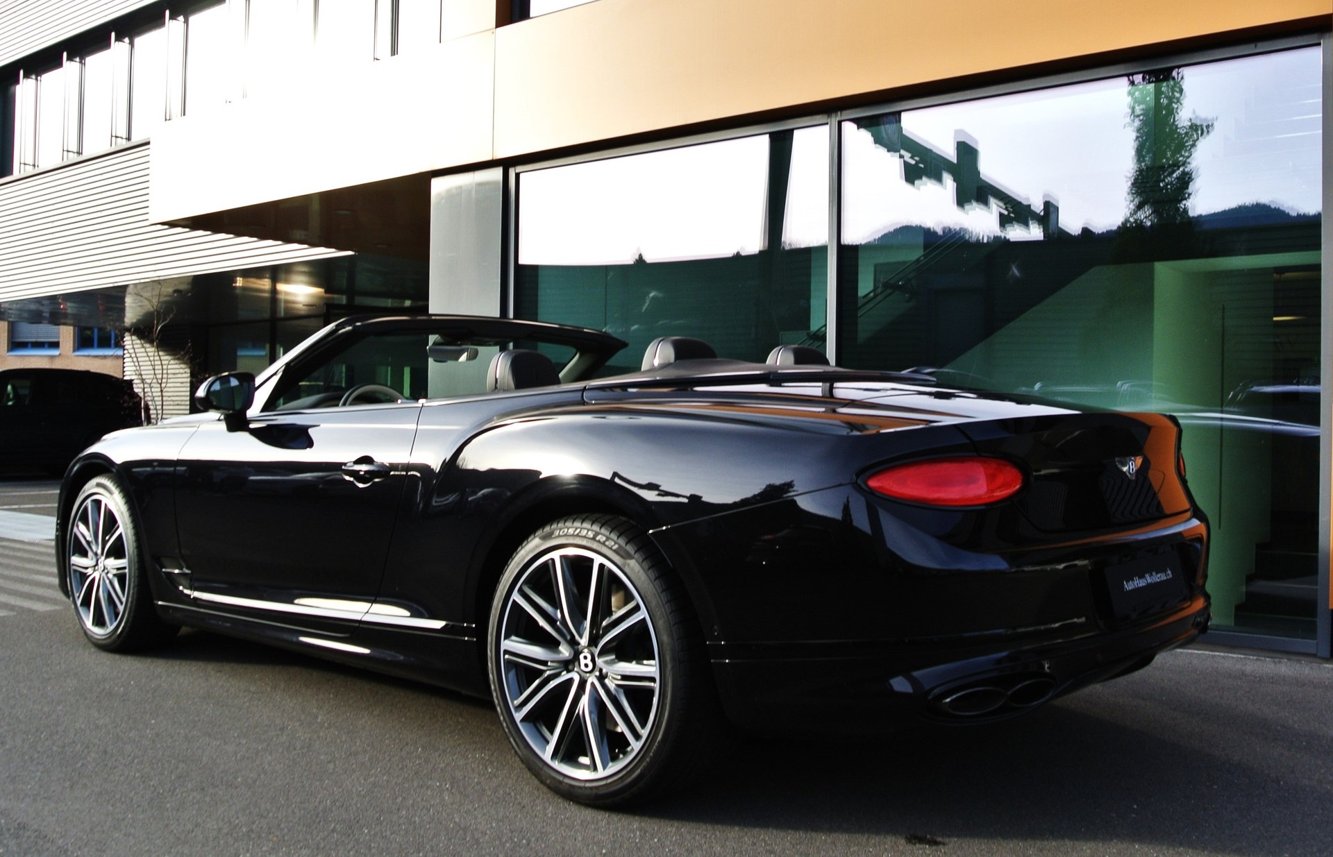 BENTLEY Continental GTC 4.0 V8 S-showroom-element-3