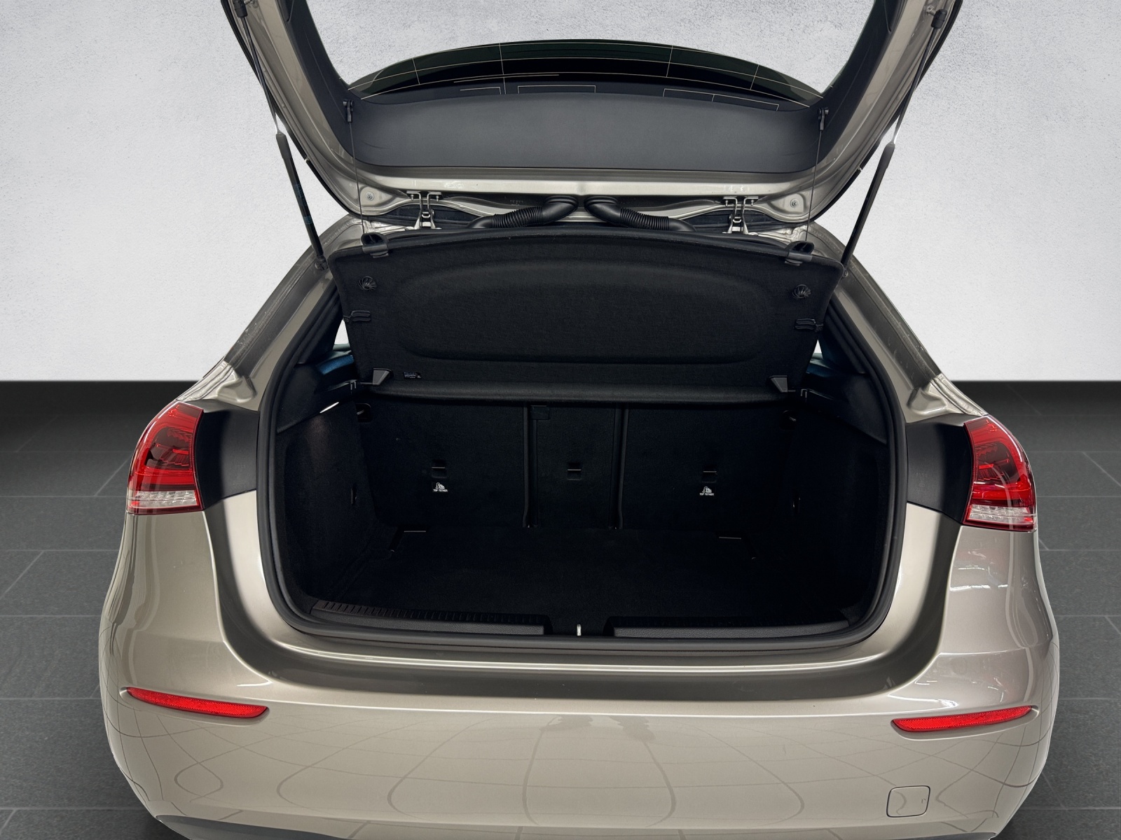 MERCEDES-BENZ A 180 d Progressive-image-5