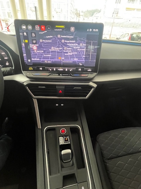 SEAT Leon 1.5 eTSI mHEV DSG FR-image-8