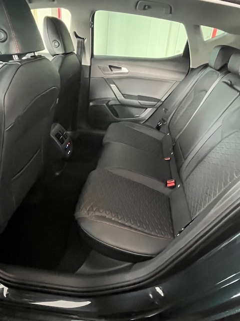 SEAT Leon 1.5 eTSI mHEV DSG FR-image-5