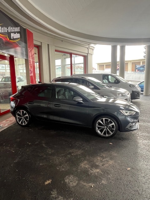 SEAT Leon 1.5 eTSI mHEV DSG FR-image-1