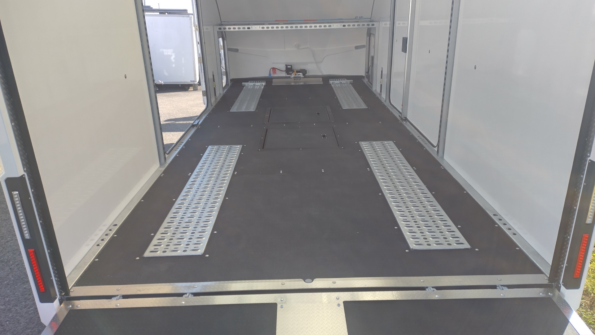 BRIAN JAMES TRAILERS RT7 397-6023-image-12