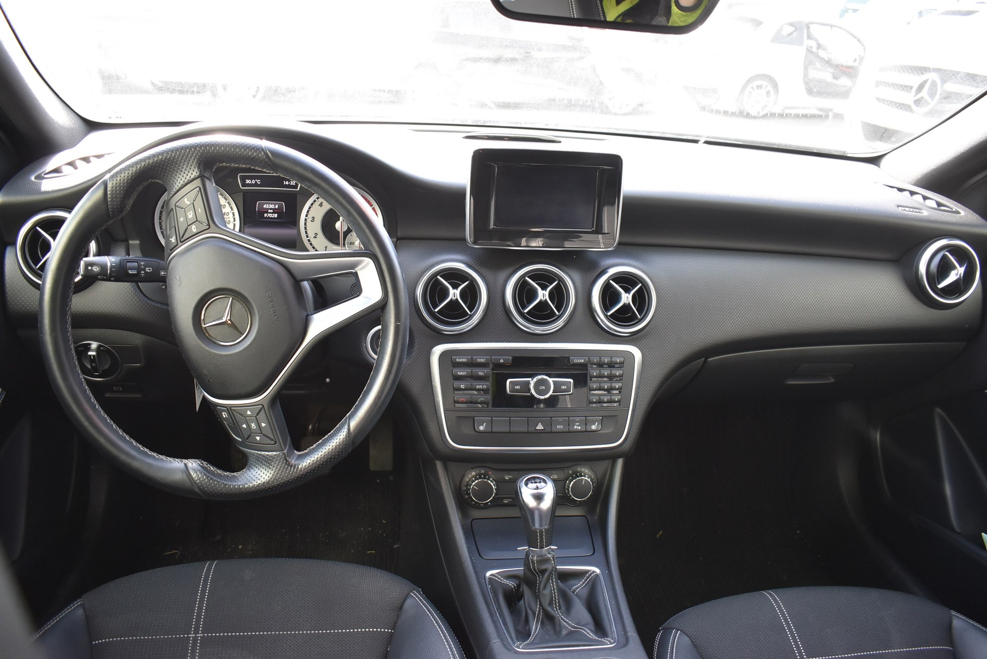 MERCEDES-BENZ A 180 Style-image-4