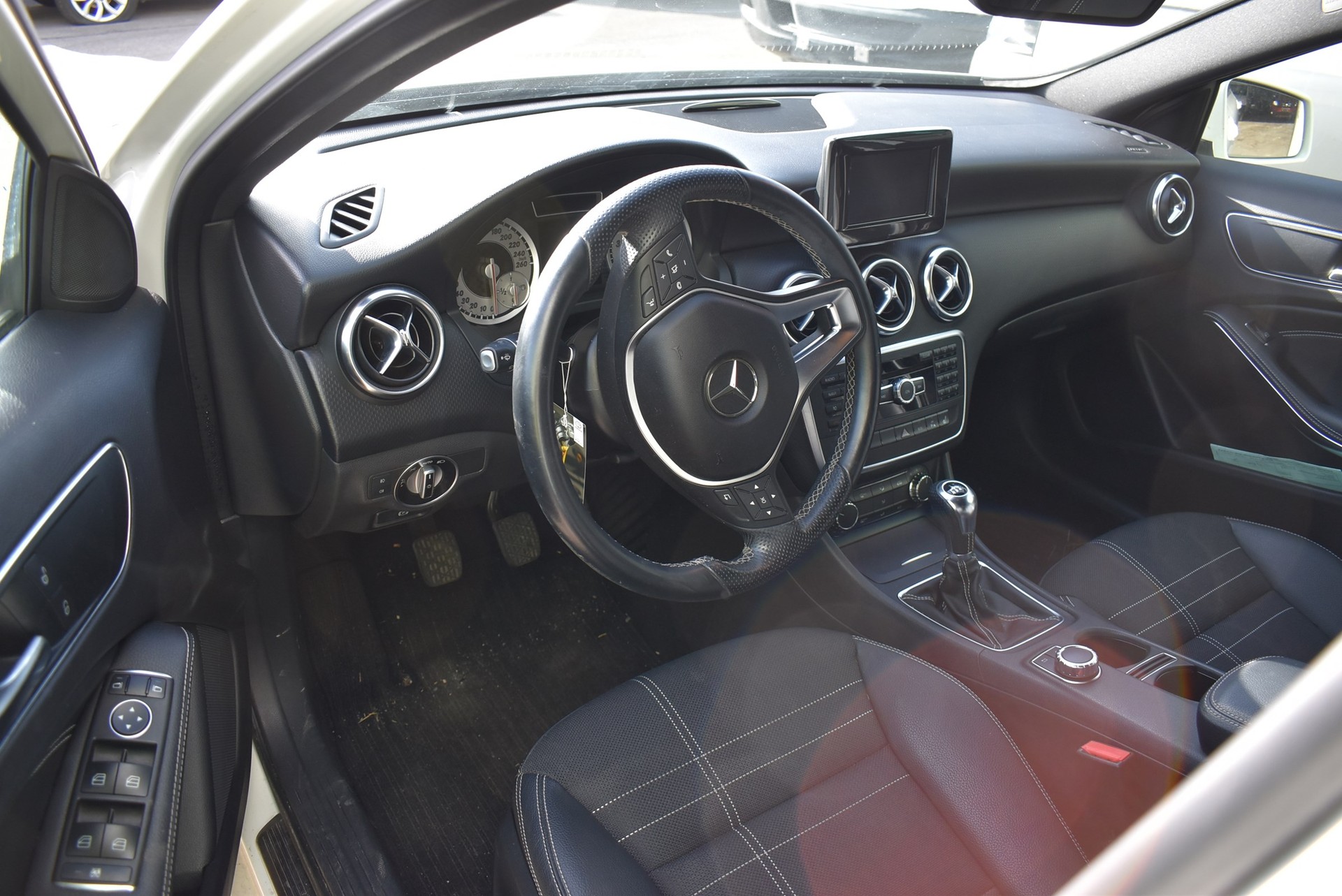 MERCEDES-BENZ A 180 Style-image-1