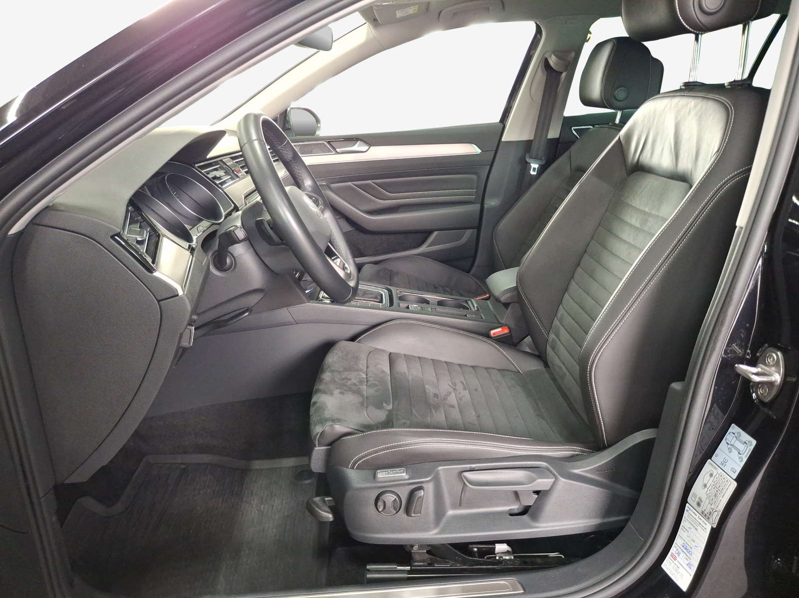VW Passat 2.0 TDI BMT Elegance 4Motion DSG-image-7