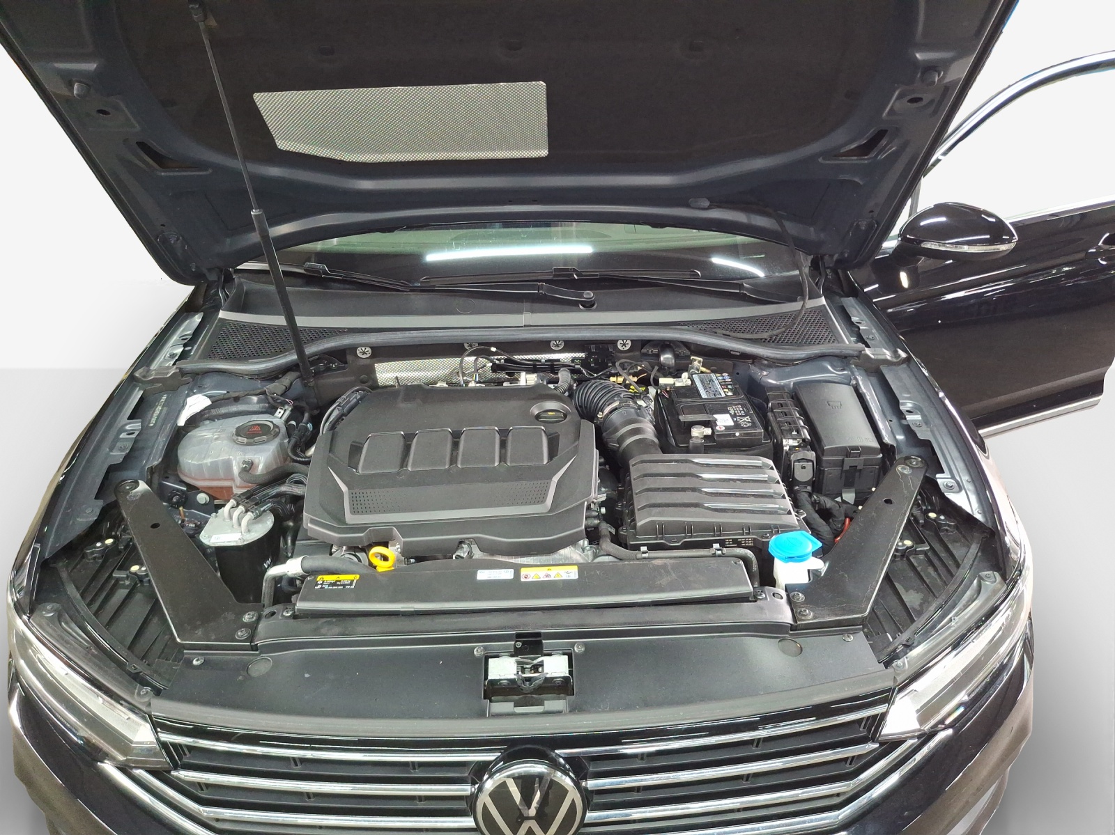 VW Passat 2.0 TDI BMT Elegance 4Motion DSG-image-15