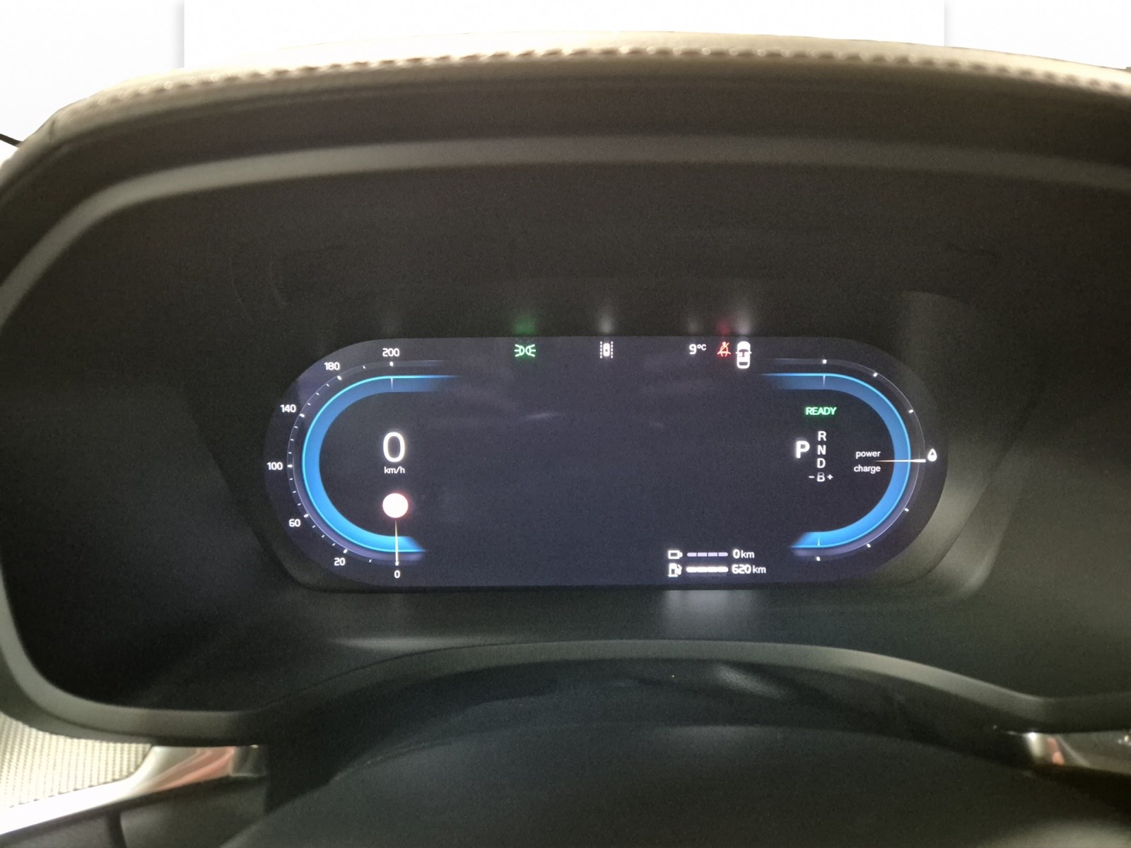 VOLVO V60 2.0 T8 TE Ultra Dark eAWD-image-11