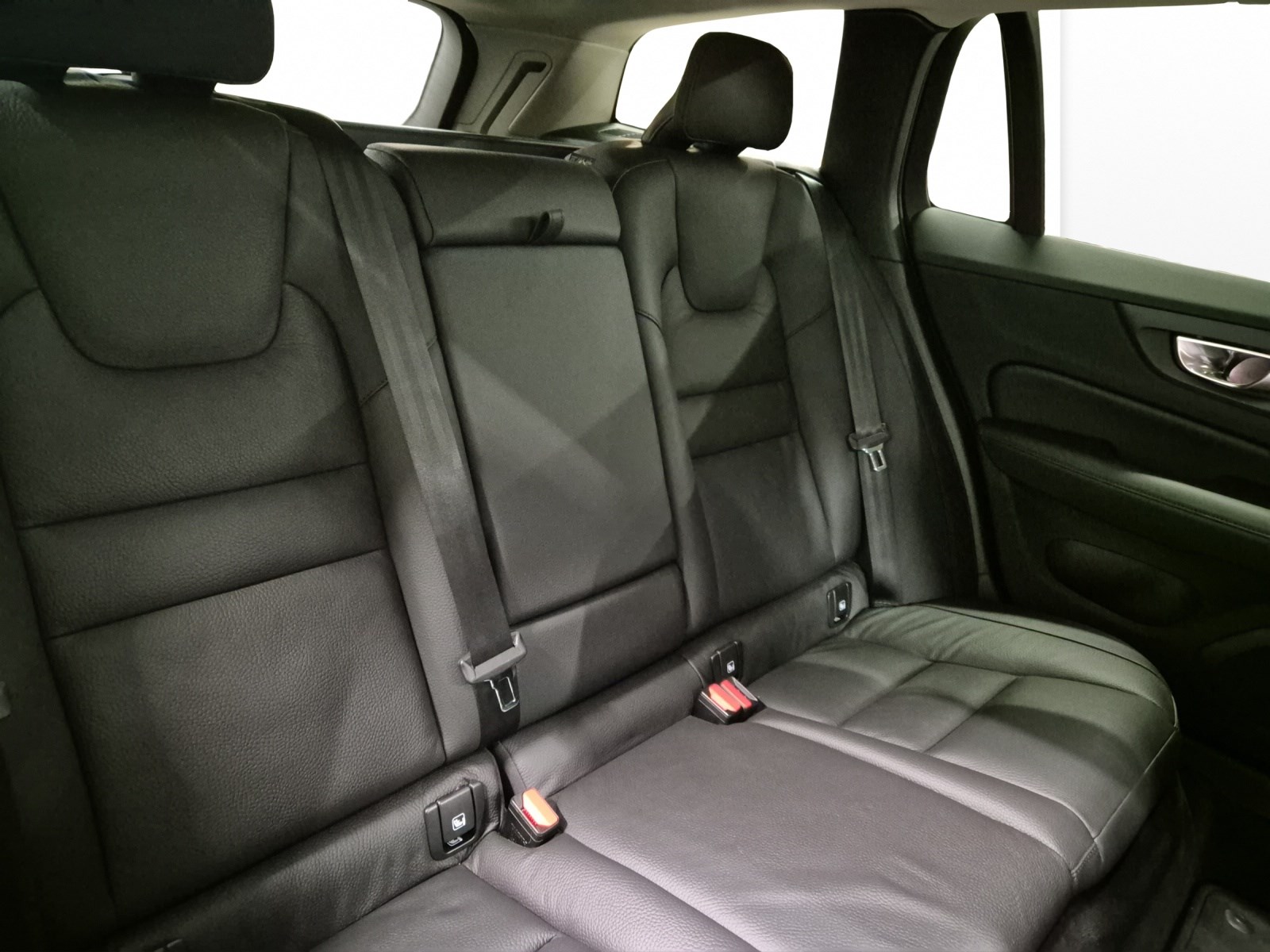 VOLVO V60 2.0 T8 TE Ultra Dark eAWD-image-12