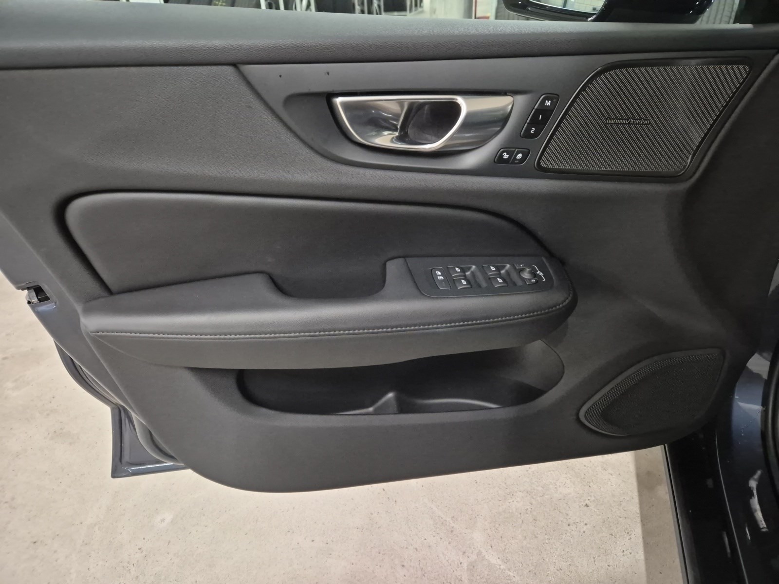 VOLVO V60 2.0 T8 TE Ultra Dark eAWD-image-13
