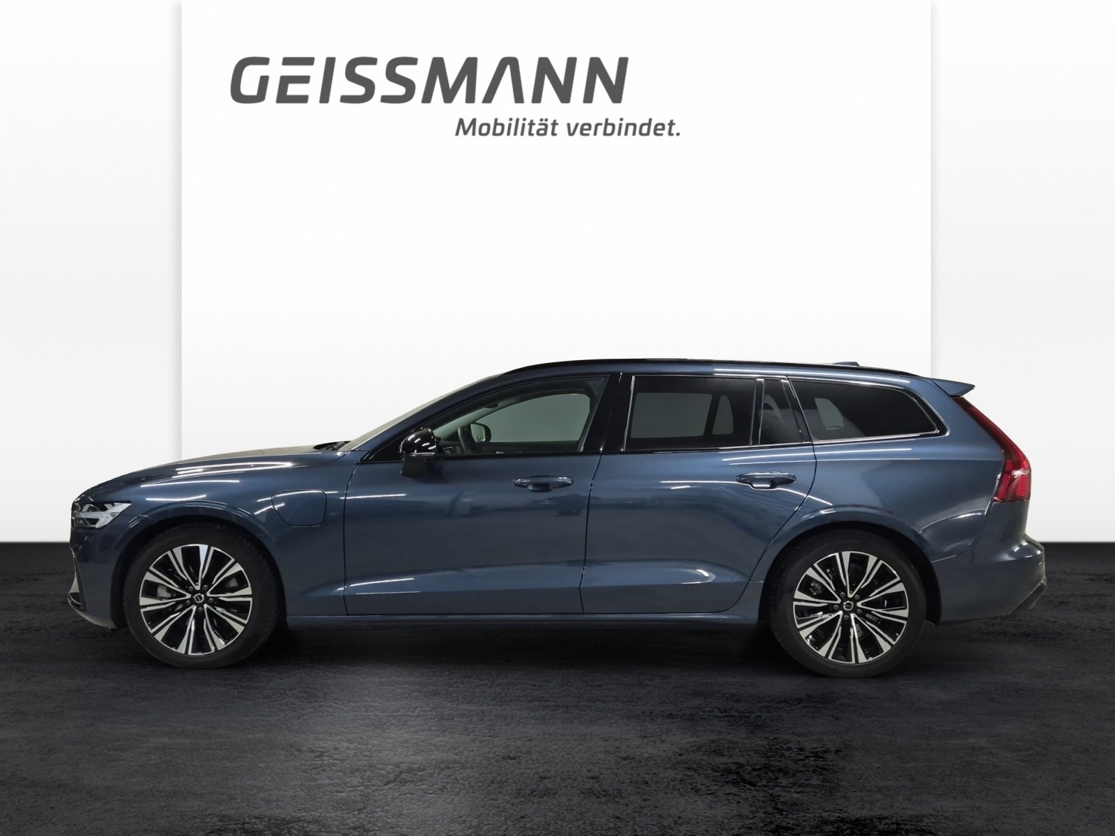 VOLVO V60 2.0 T8 TE Ultra Dark eAWD-showroom-element-2