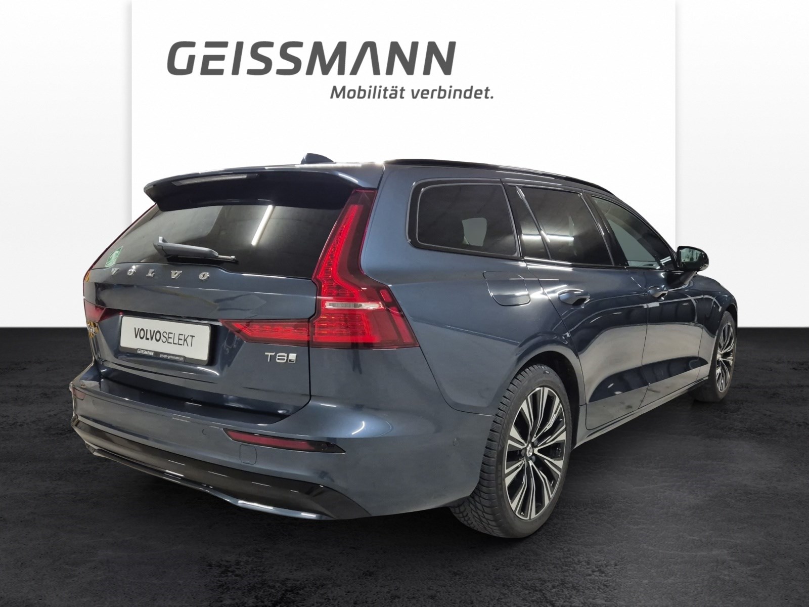 VOLVO V60 2.0 T8 TE Ultra Dark eAWD-image-4