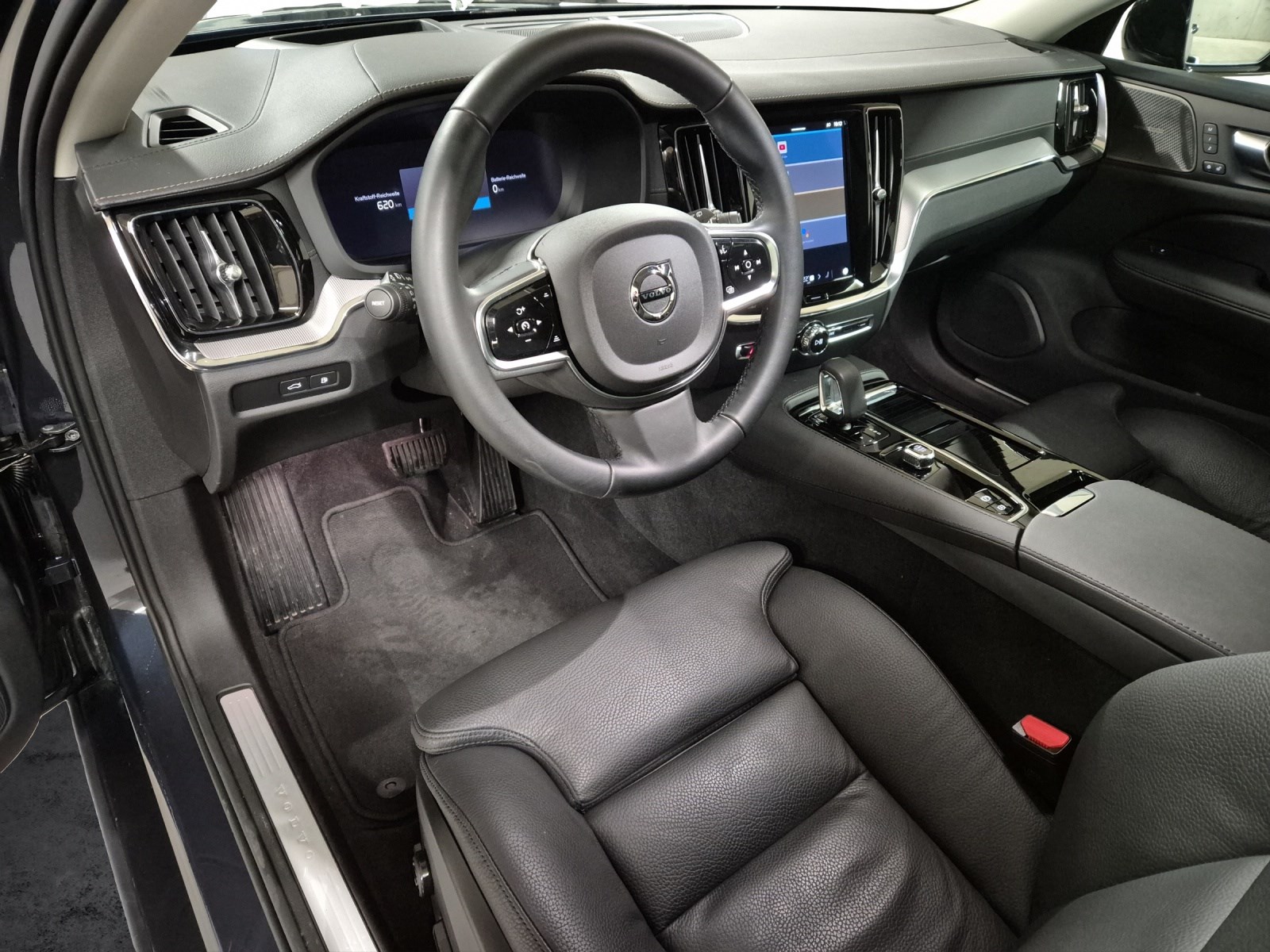 VOLVO V60 2.0 T8 TE Ultra Dark eAWD-image-8