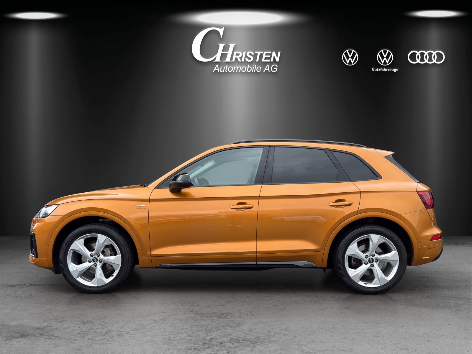AUDI Q5 45 TFSI Black Edition quattro S-tronic-showroom-element-1