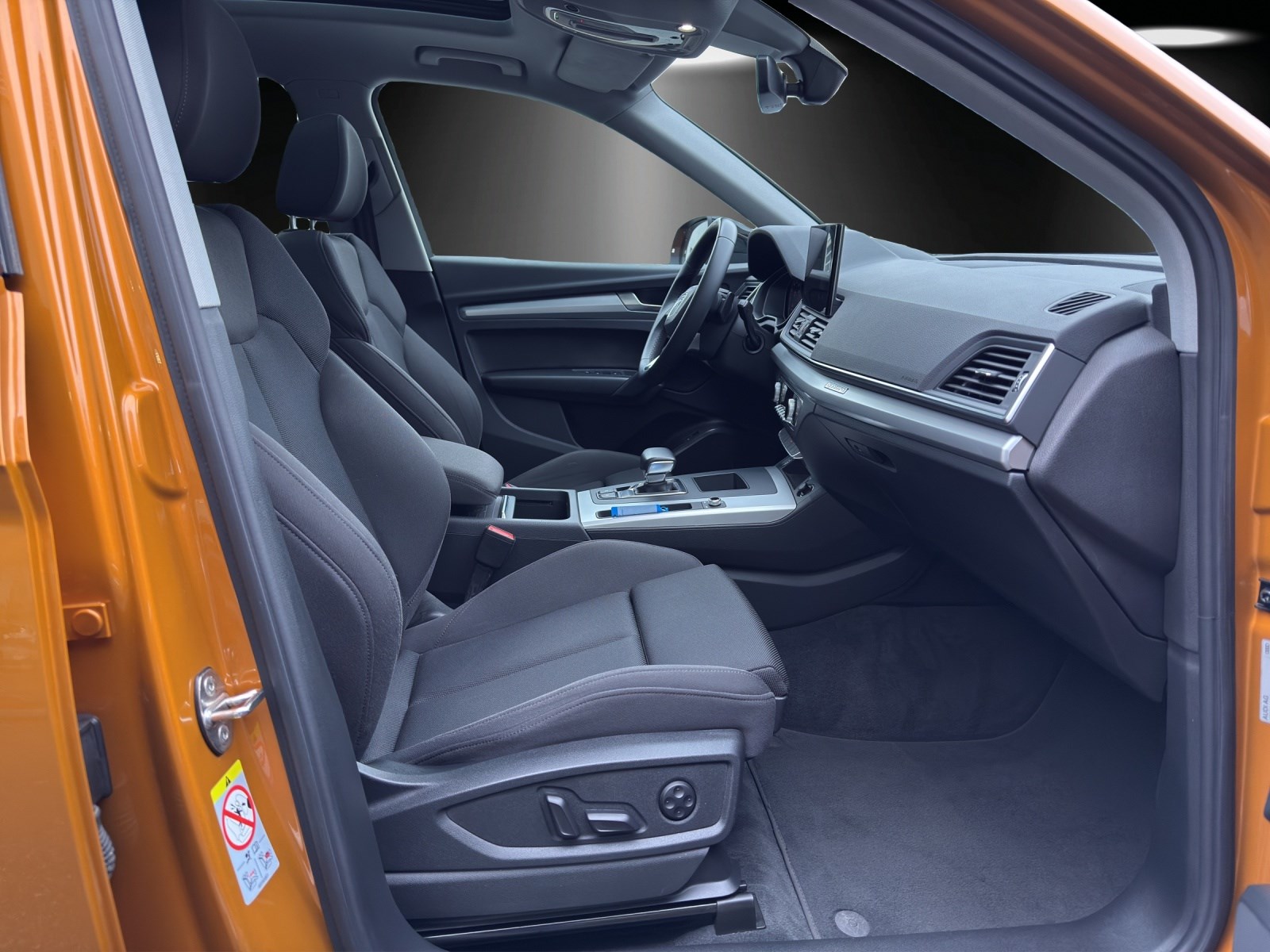 AUDI Q5 45 TFSI Black Edition quattro S-tronic-image-8