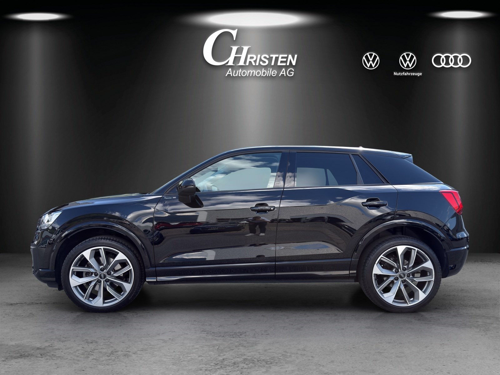 AUDI Q2 35 TFSI Sport Attraction-showroom-element-1
