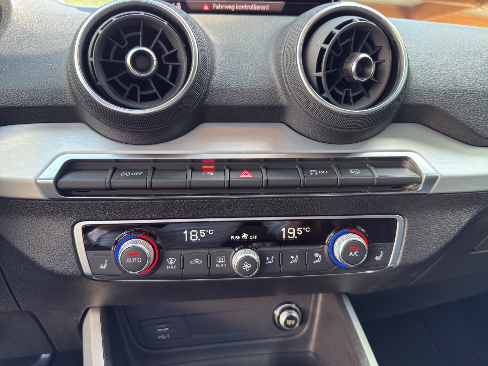 AUDI Q2 35 TFSI Sport Attraction-image-11