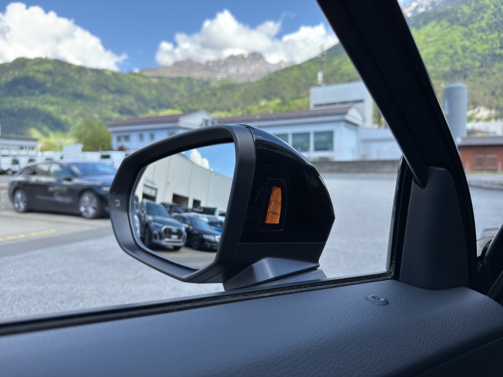 AUDI Q2 35 TFSI Sport Attraction-image-13