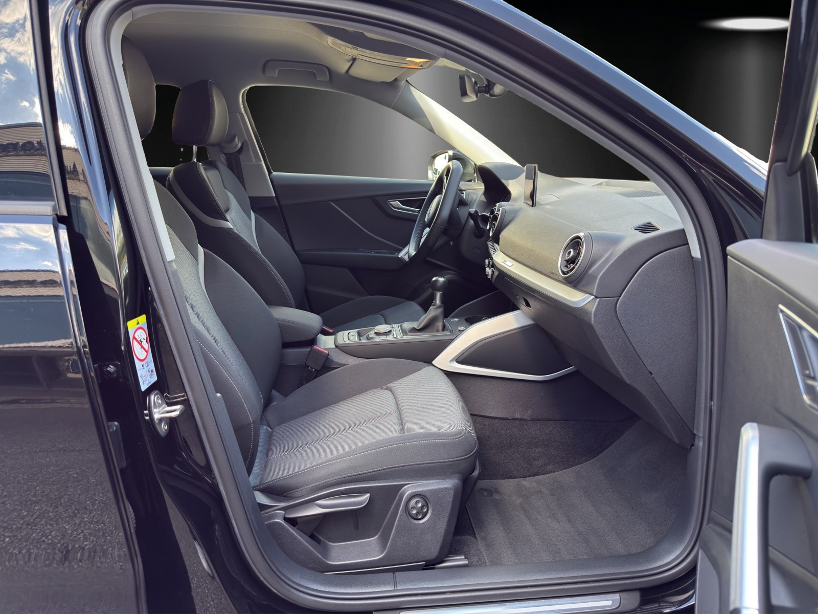AUDI Q2 35 TFSI Sport Attraction-image-8