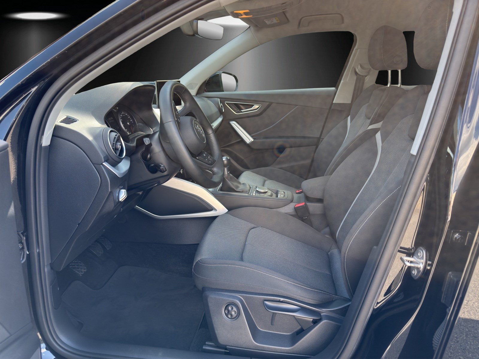 AUDI Q2 35 TFSI Sport Attraction-image-9