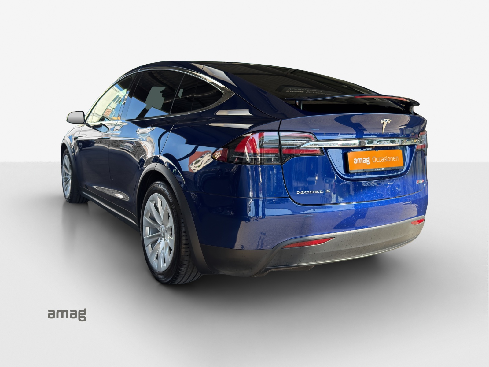 TESLA Model X 100 D Performance-showroom-element-2