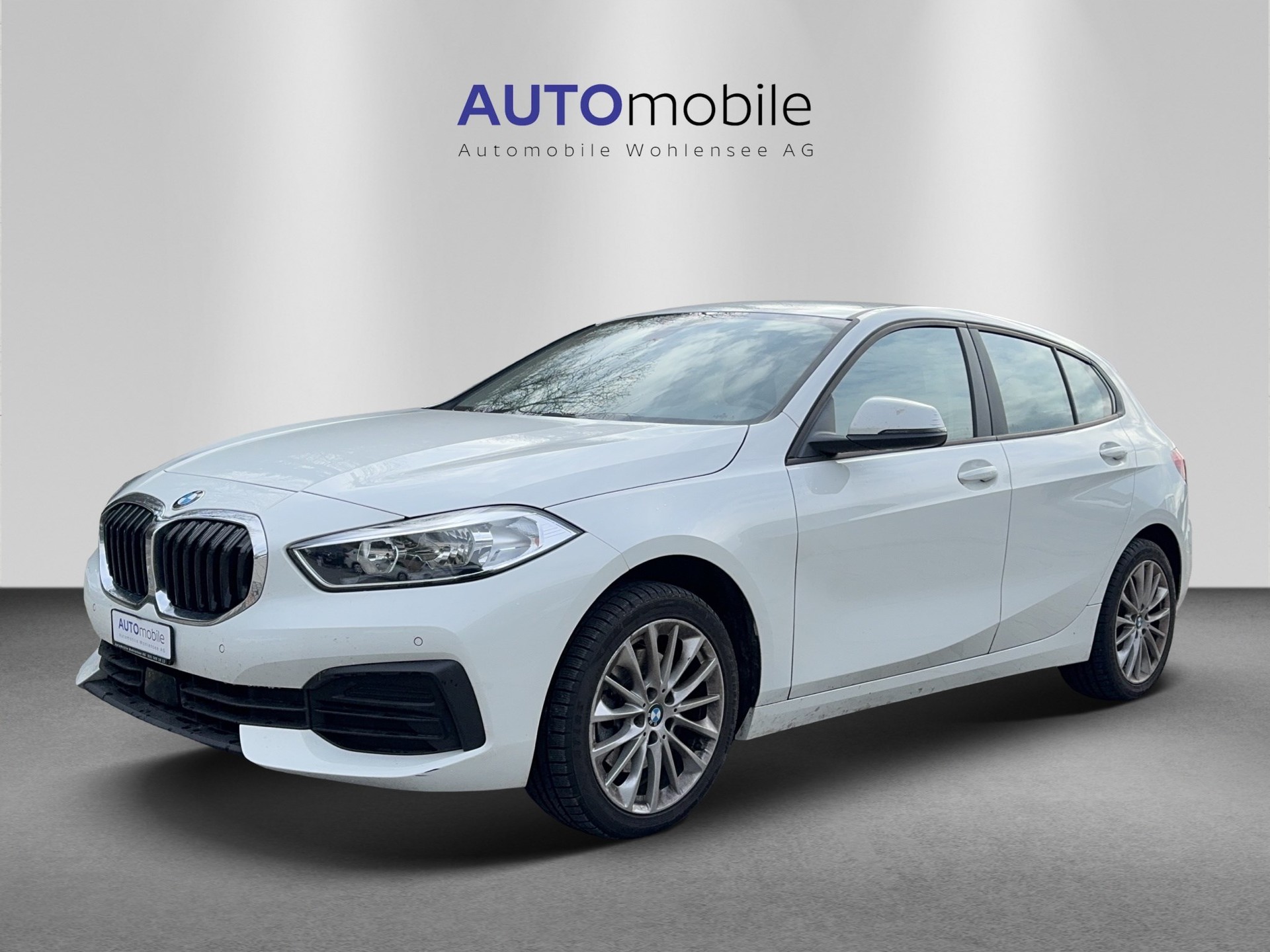 BMW 118i Essential Edition Steptronic-image-1