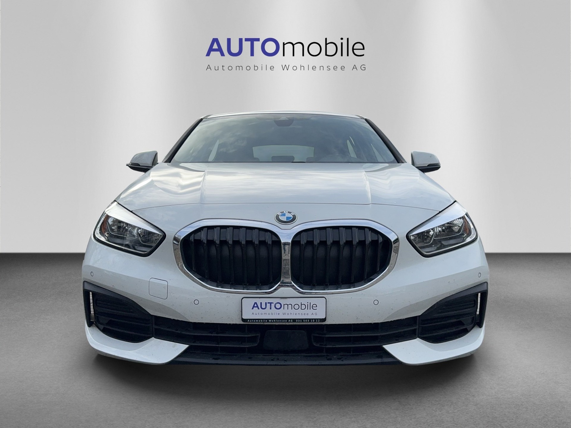 BMW 118i Essential Edition Steptronic-image-2