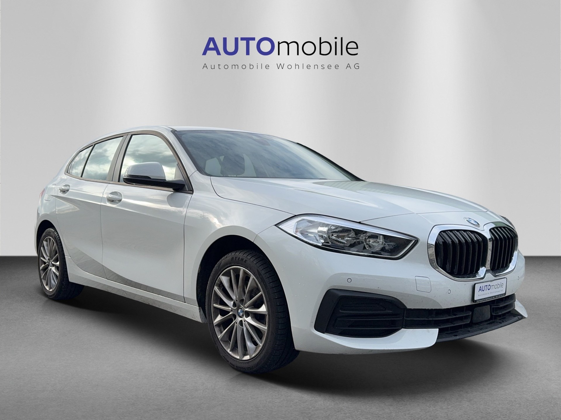 BMW 118i Essential Edition Steptronic-image-3