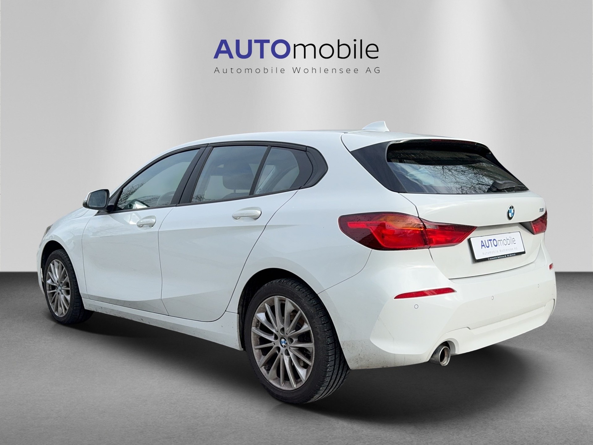 BMW 118i Essential Edition Steptronic-image-6