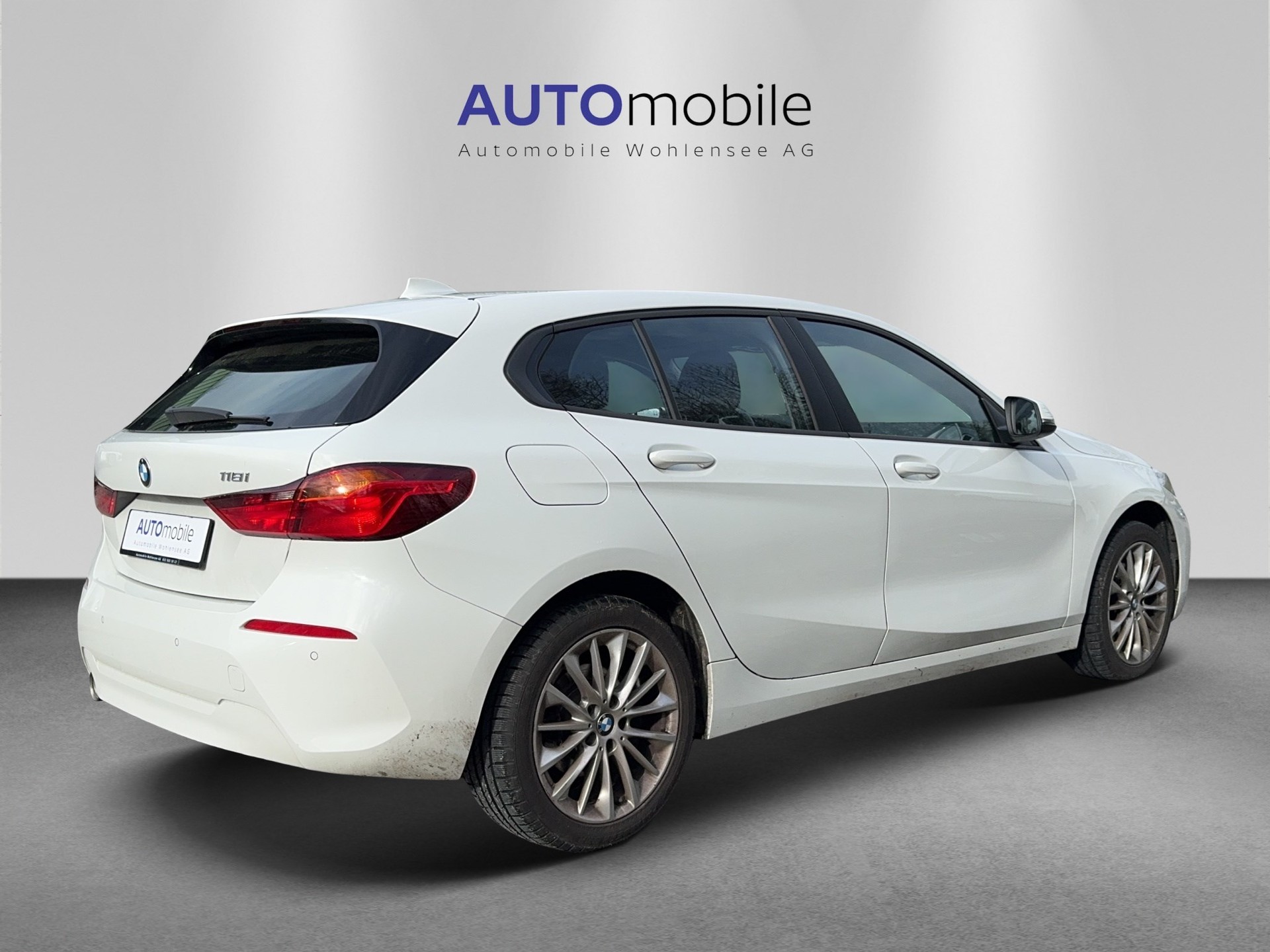 BMW 118i Essential Edition Steptronic-image-4