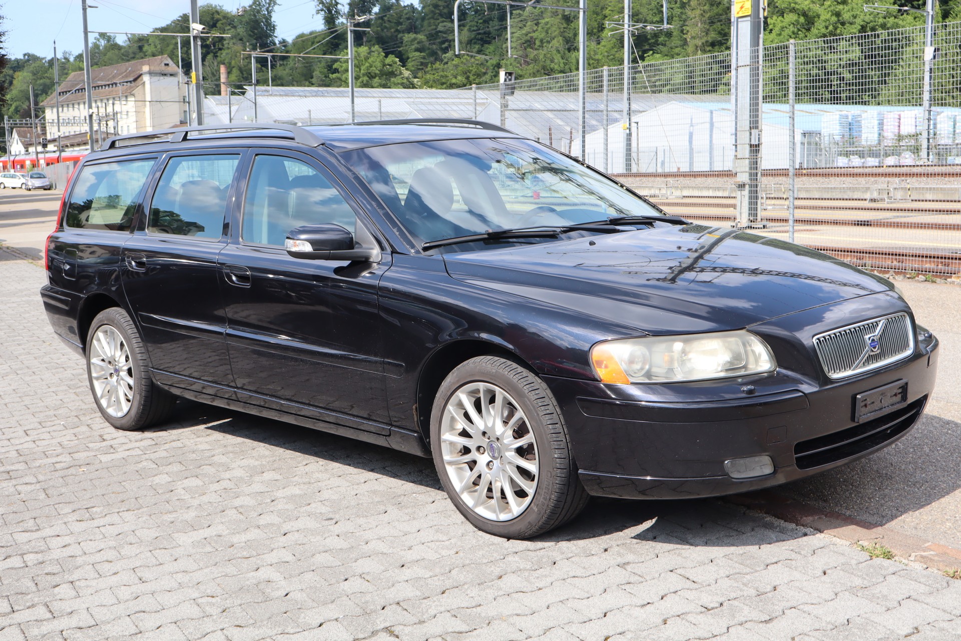 VOLVO V70 2.5T AWD Ocean Race-showroom-element-2