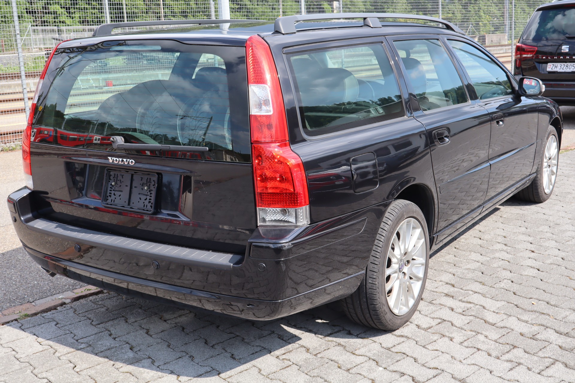 VOLVO V70 2.5T AWD Ocean Race-showroom-element-3