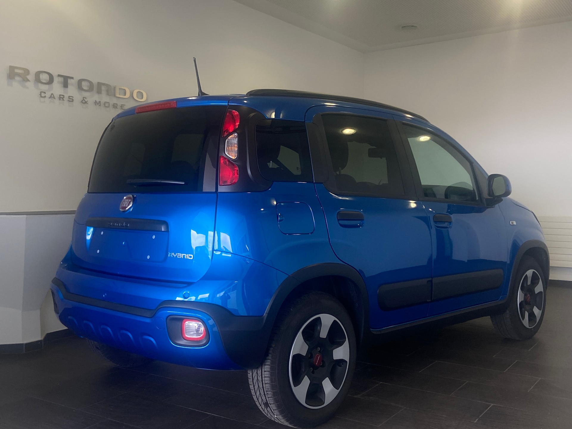 FIAT Panda 1.0 MHEV Cross-showroom-element-1