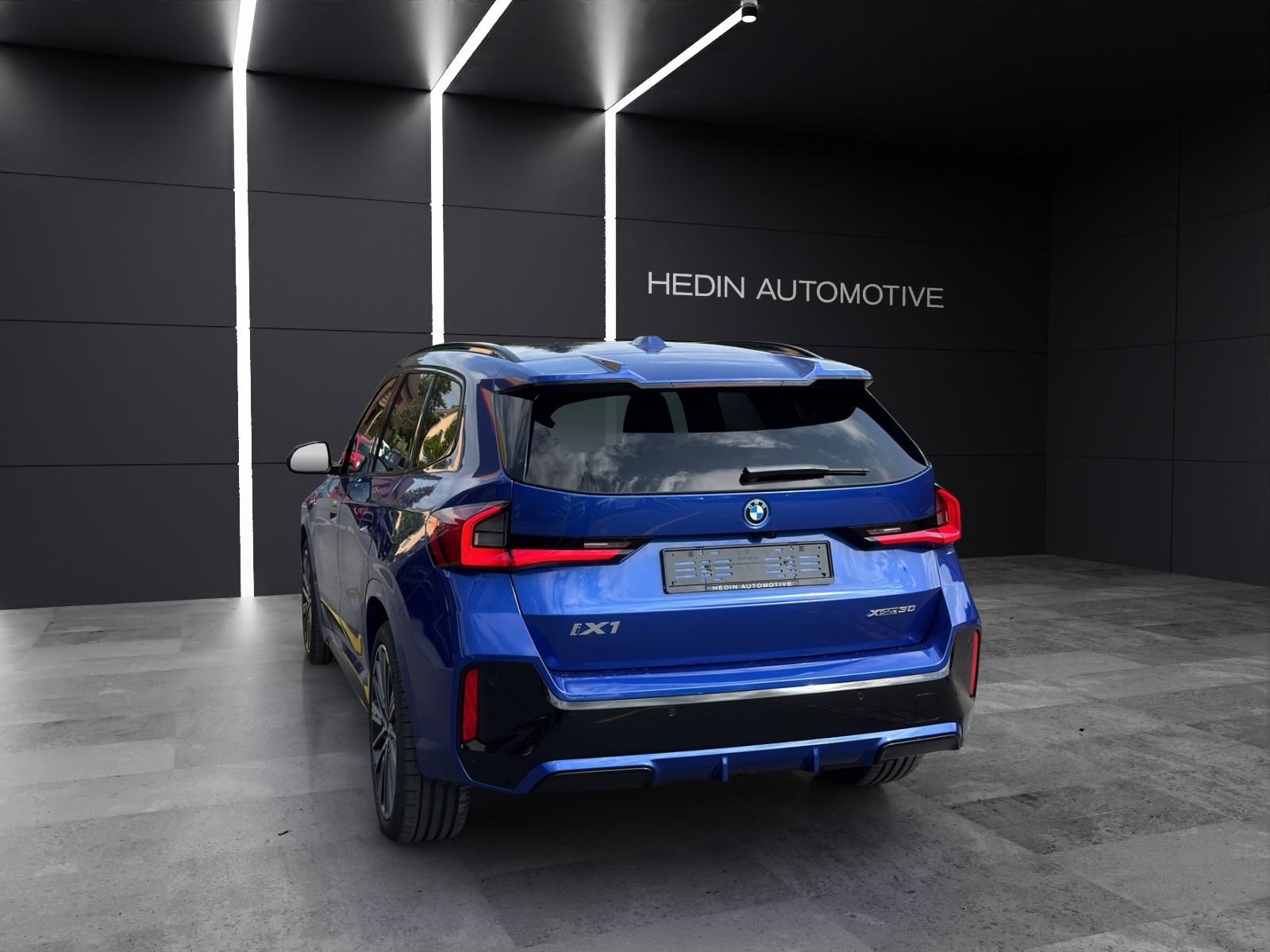 BMW iX1 30 xDrive-showroom-element-2