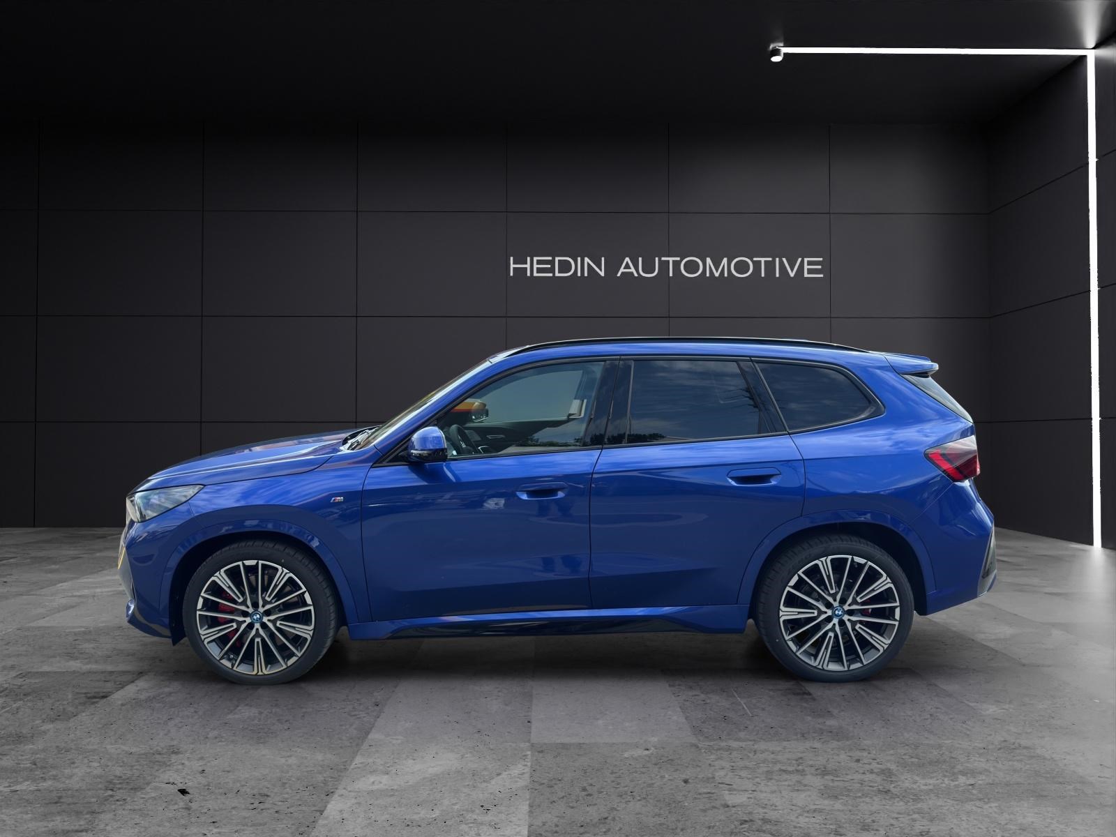 BMW iX1 30 xDrive-showroom-element-3