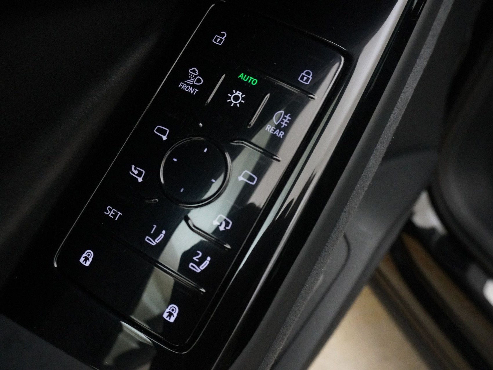AUDI Q6 E-TRON quattro S line-image-13