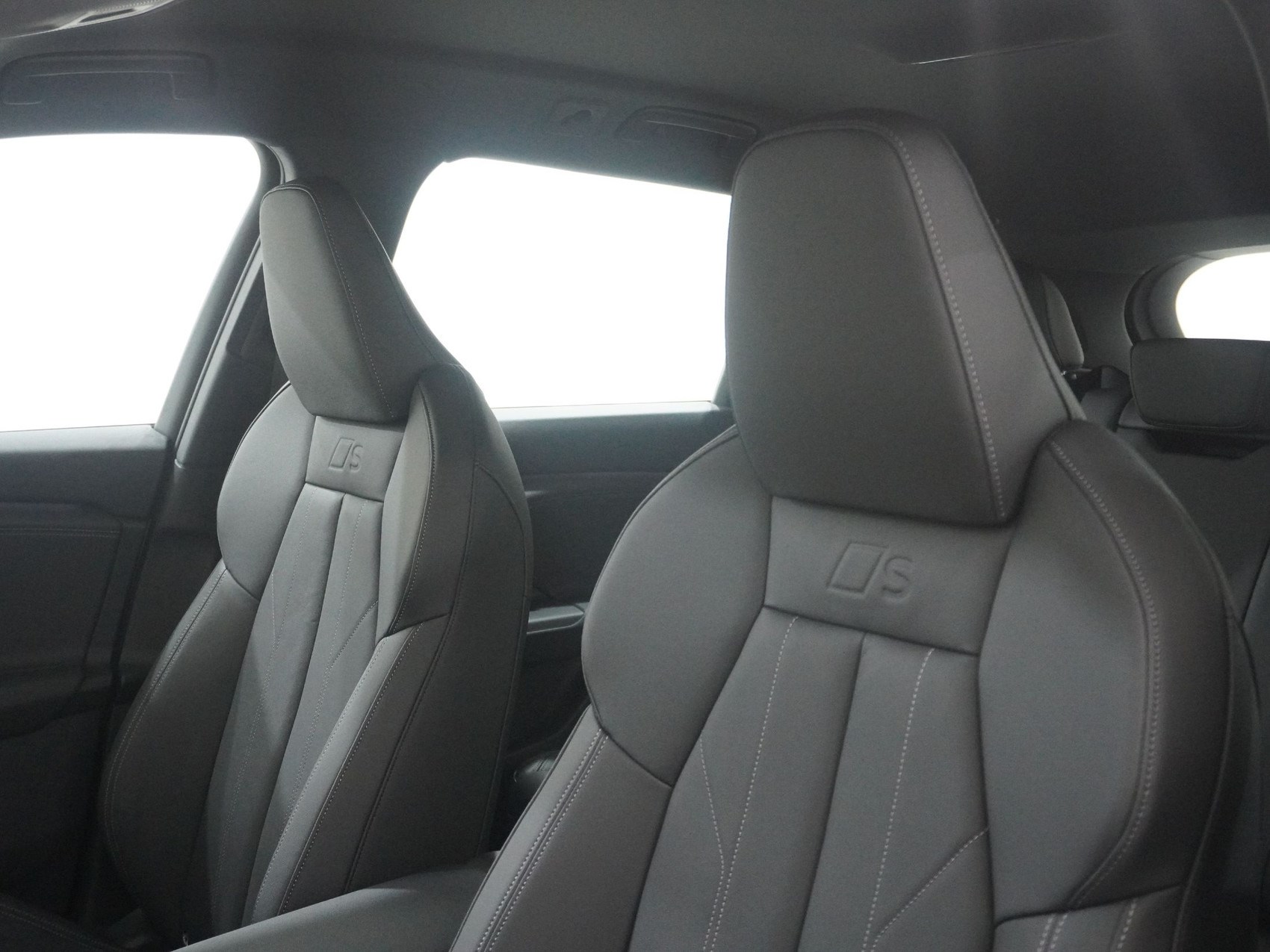 AUDI Q6 E-TRON quattro S line-image-14