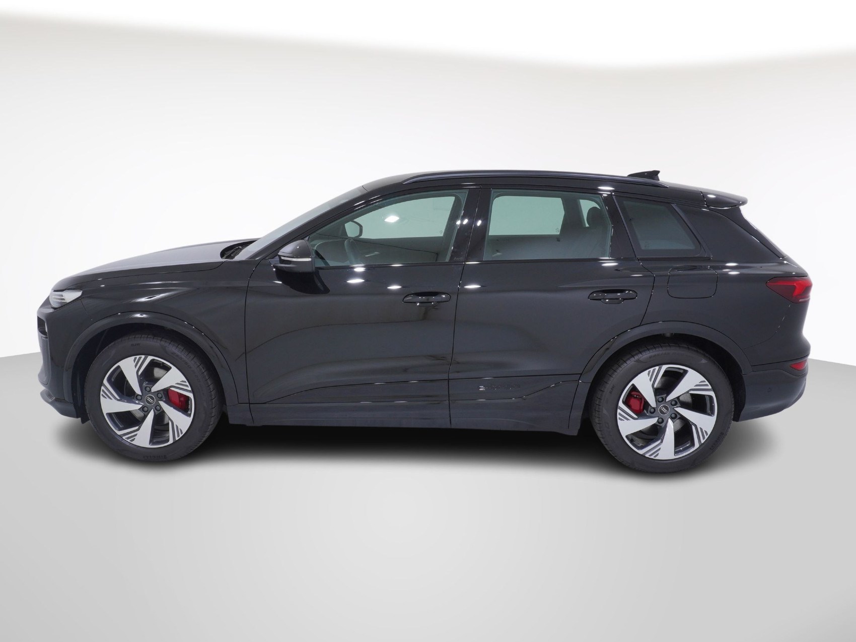 AUDI Q6 E-TRON quattro S line-image-2
