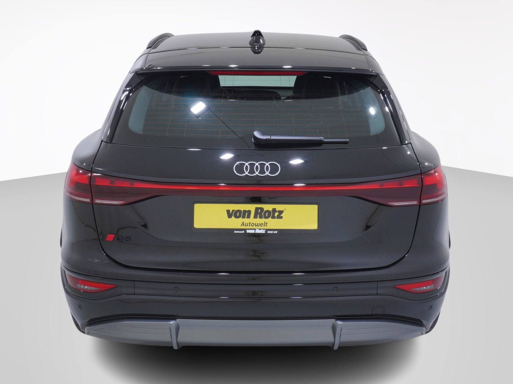AUDI Q6 E-TRON quattro S line-image-3