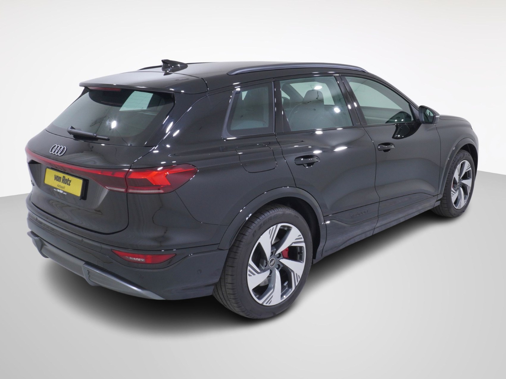 AUDI Q6 E-TRON quattro S line-image-5