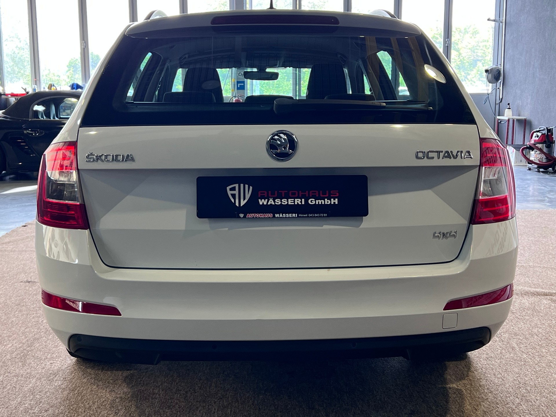SKODA Octavia Combi 2.0 TDI Swiss Joy 4x4-showroom-element-3