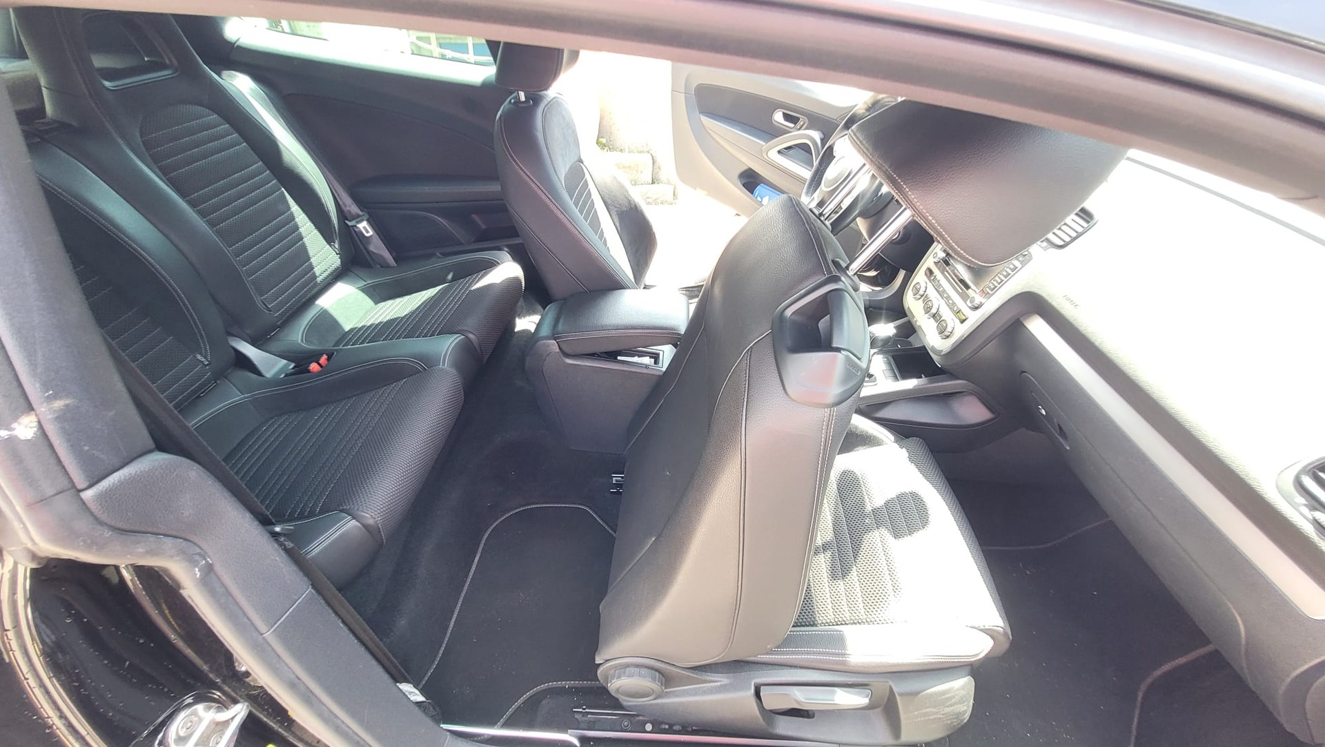 VW Scirocco 2.0 TSI DSG-image-15