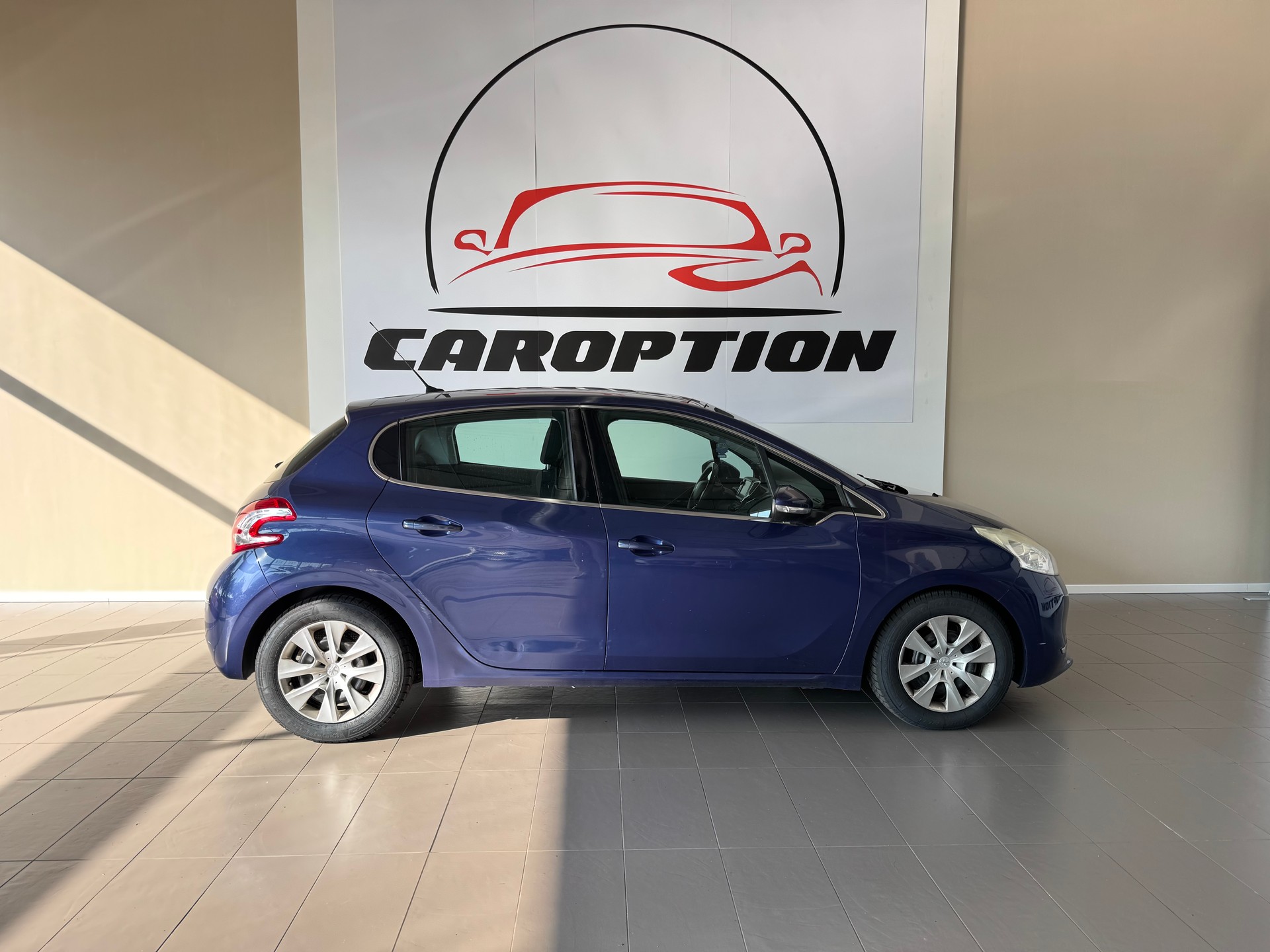 PEUGEOT 208 1.6 VTI Allure-showroom-element-1