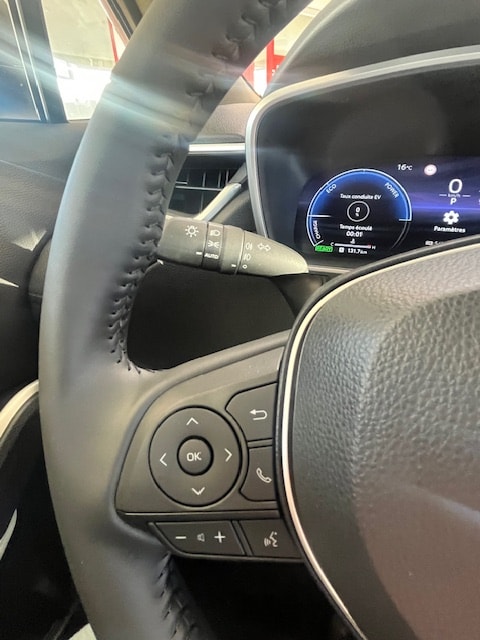 TOYOTA Corolla Cross 2.0 4WD Trend e-CVT-image-3