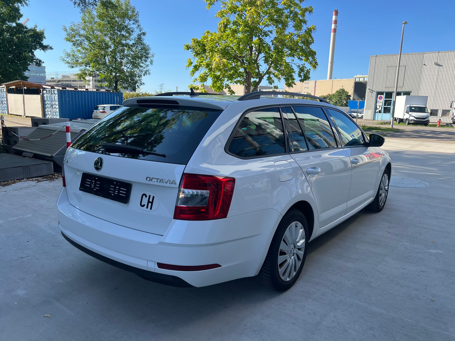 SKODA Octavia Combi 2.0 TDI Ambition DSG-showroom-element-3