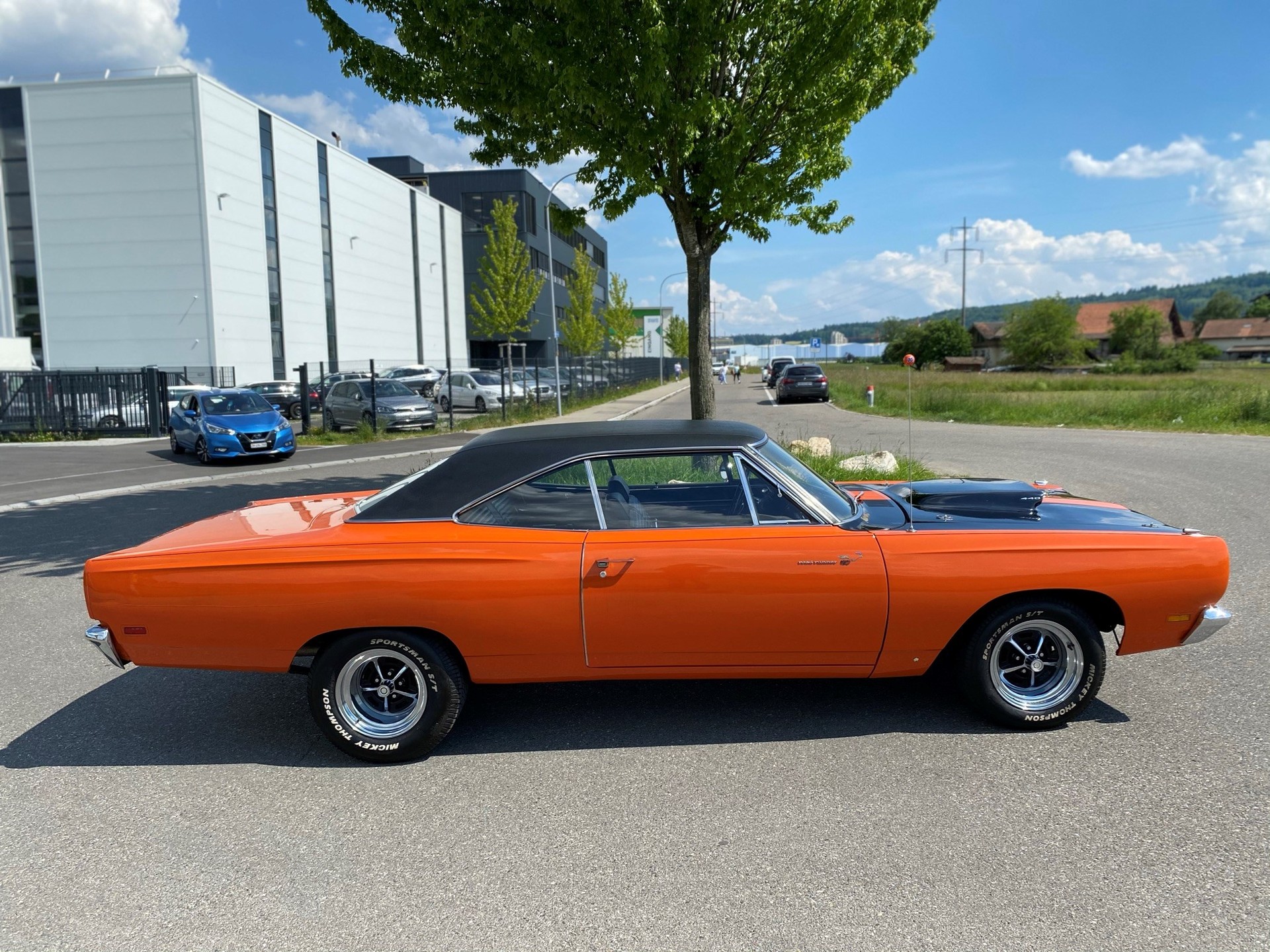 PLYMOUTH Road Runner
