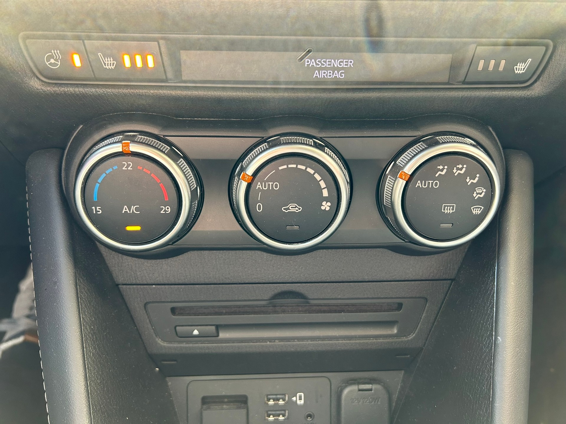 MAZDA CX-3 SKYACTIV-G 121 Revolution FWD-image-8