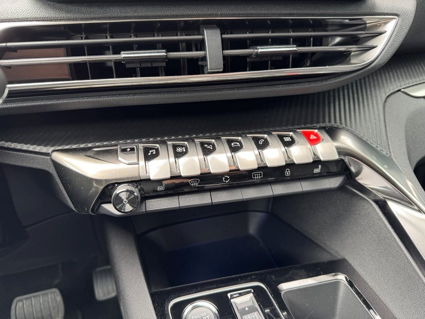 PEUGEOT 3008 1.6 Plug-in Hybrid Allure-image-13