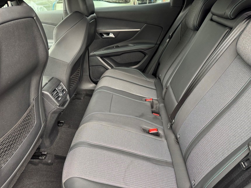 PEUGEOT 3008 1.6 Plug-in Hybrid Allure-showroom-element-3